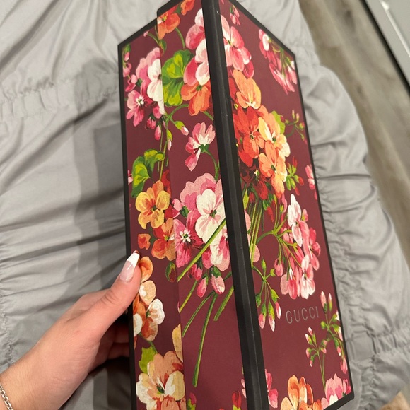 Gucci BOX - Picture 2 of 3